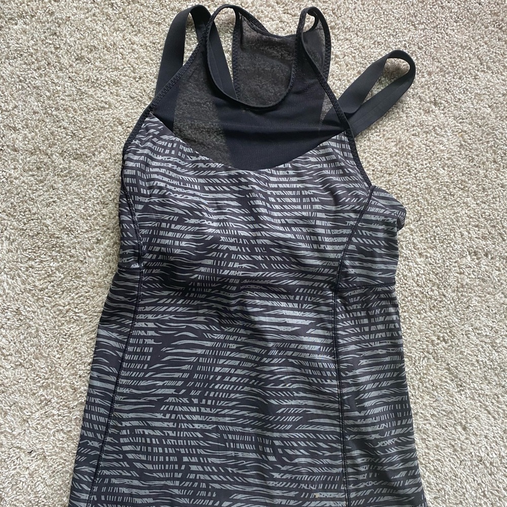 Lulu workout top with built in sports bra 💃🏼